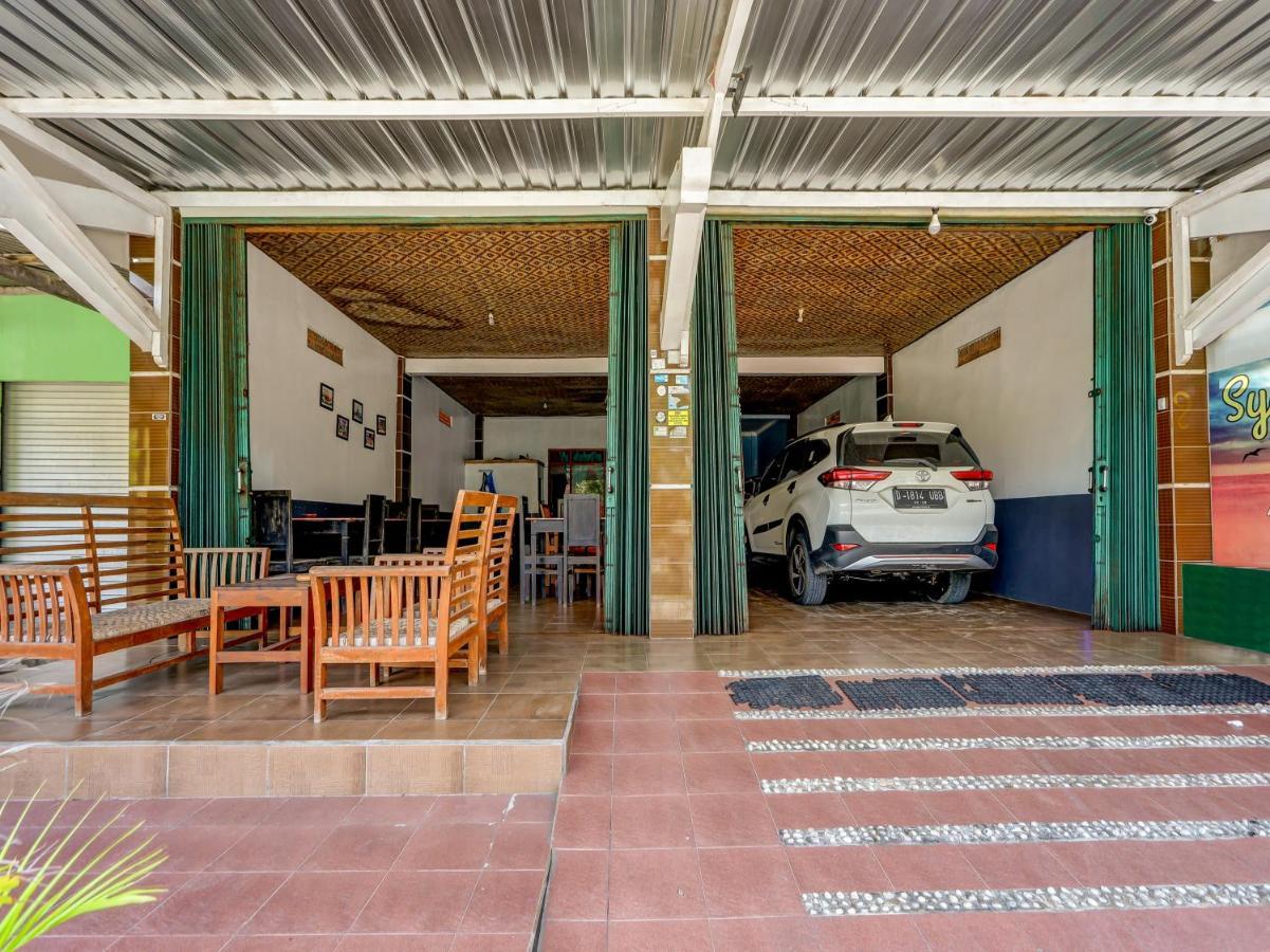 Oyo 90051 Guest House Парангтритис Экстерьер фото