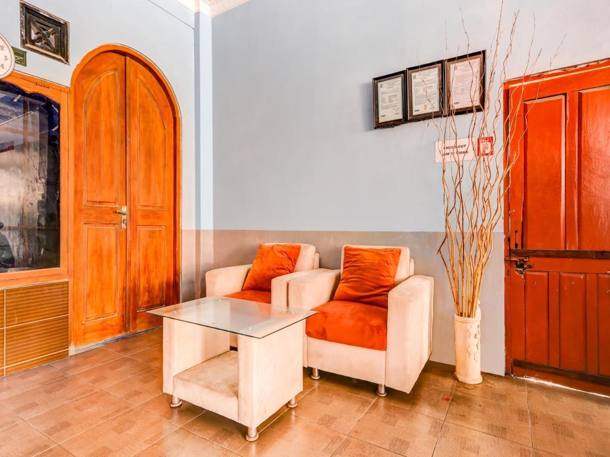 Oyo 90051 Guest House Парангтритис Экстерьер фото