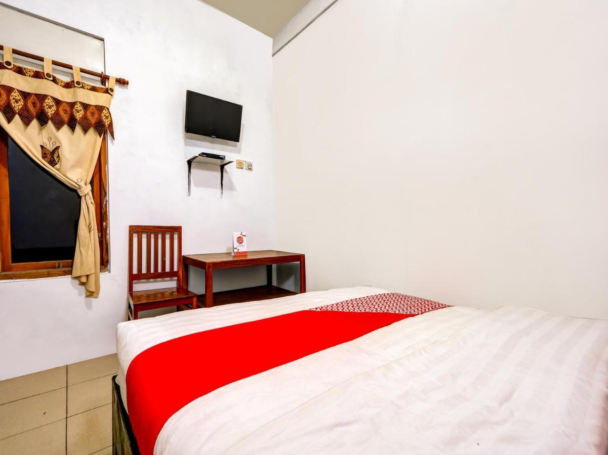 Oyo 90051 Guest House Парангтритис Экстерьер фото