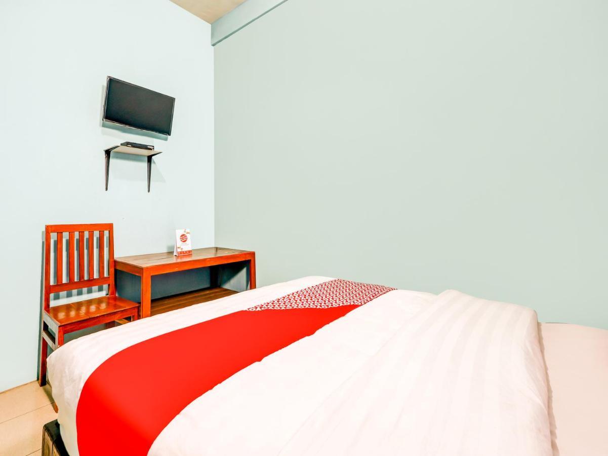 Oyo 90051 Guest House Парангтритис Экстерьер фото